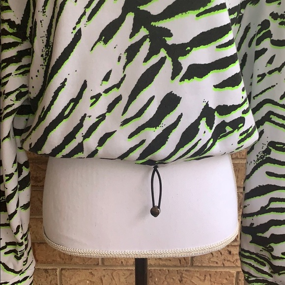Zebra cropped Neon Green Sweat Shirt - Picture 2 of 4